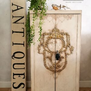 Greco Crest Decor Mould by Redesign with Prima