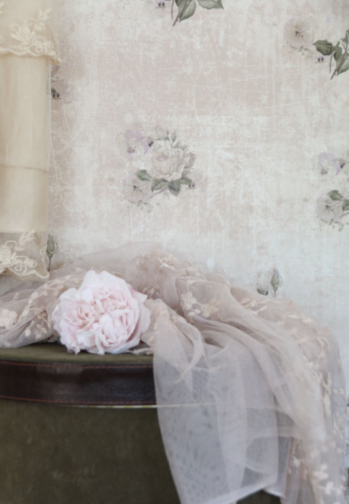 Wallpaper / wall paper - Faded Roses